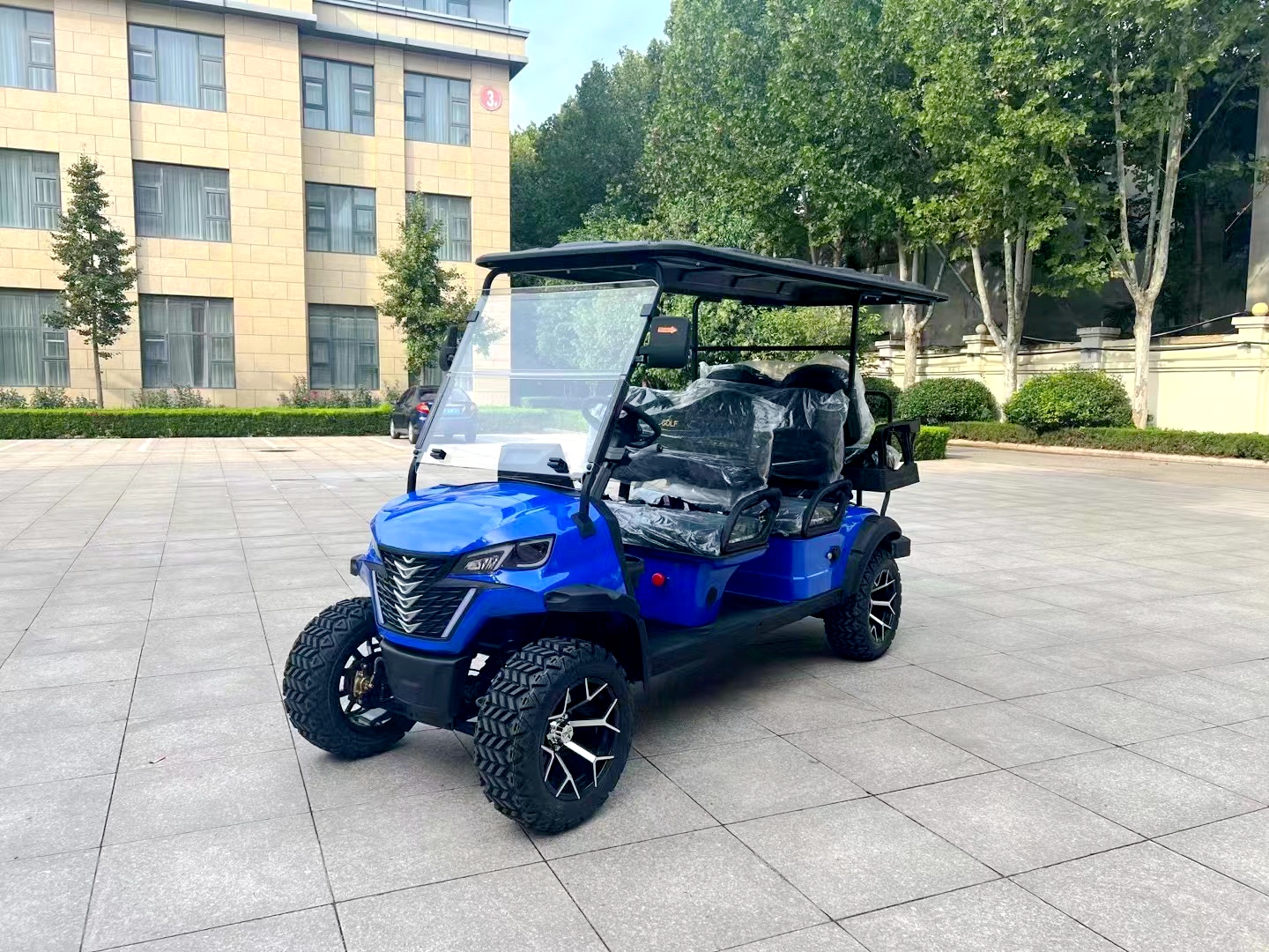 Hot Selling 72v 48v Electric Street Legal Off-Road Scooter Cheap Price 4x4 Club Car and Vintage Golf Cart Made of Metal