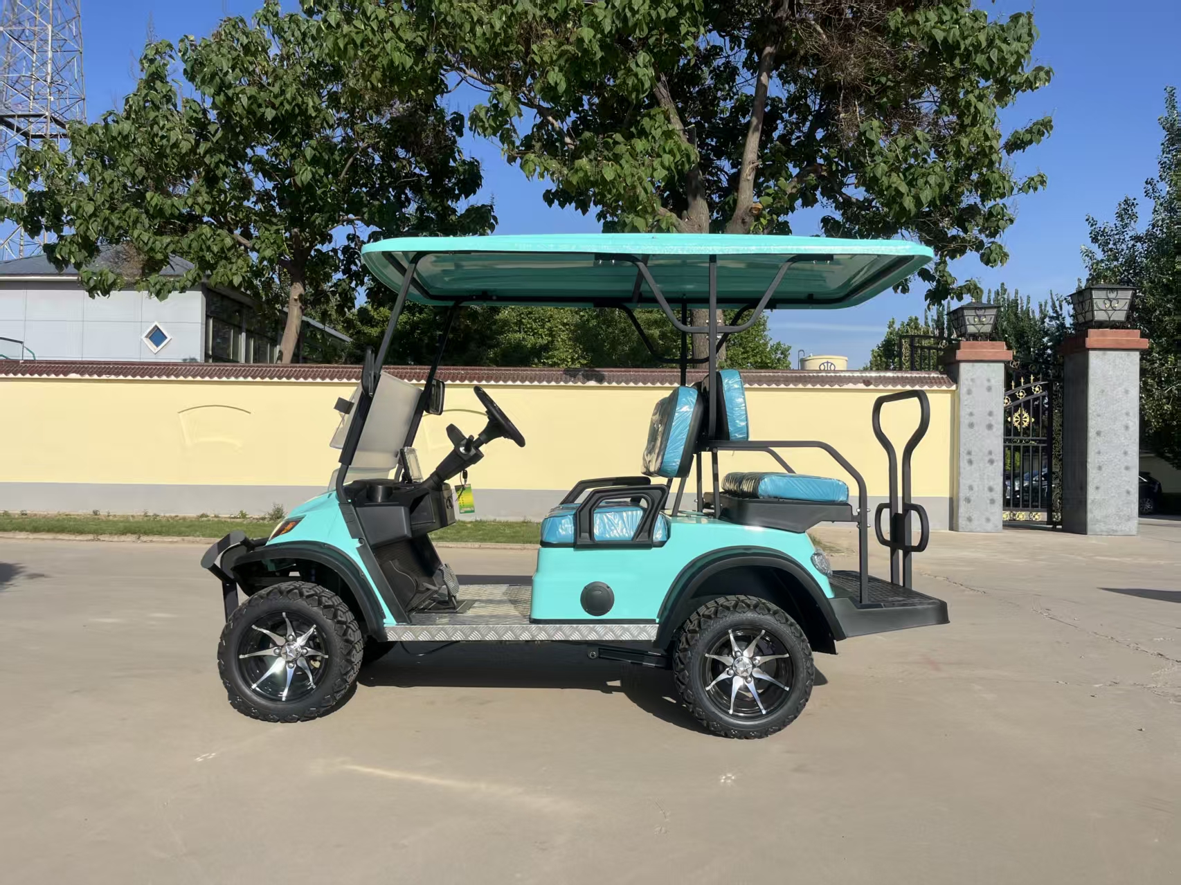 Customizable High Climbing Ability 4 Seater Electric Golf Cart Utility Club Car with All Terrain Tires for Golf Course