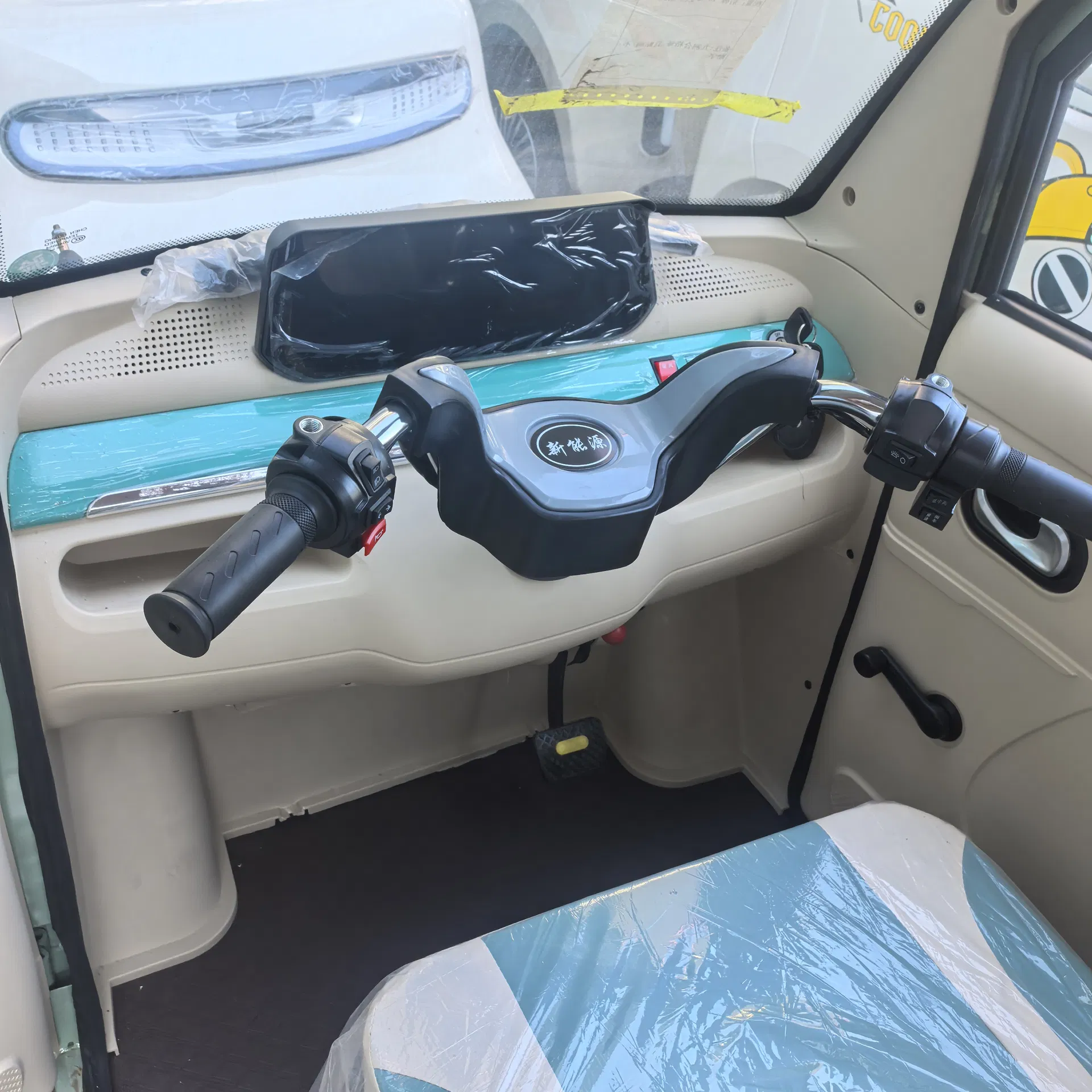 Smart Neighborhood Electric Vehicle Detail 6