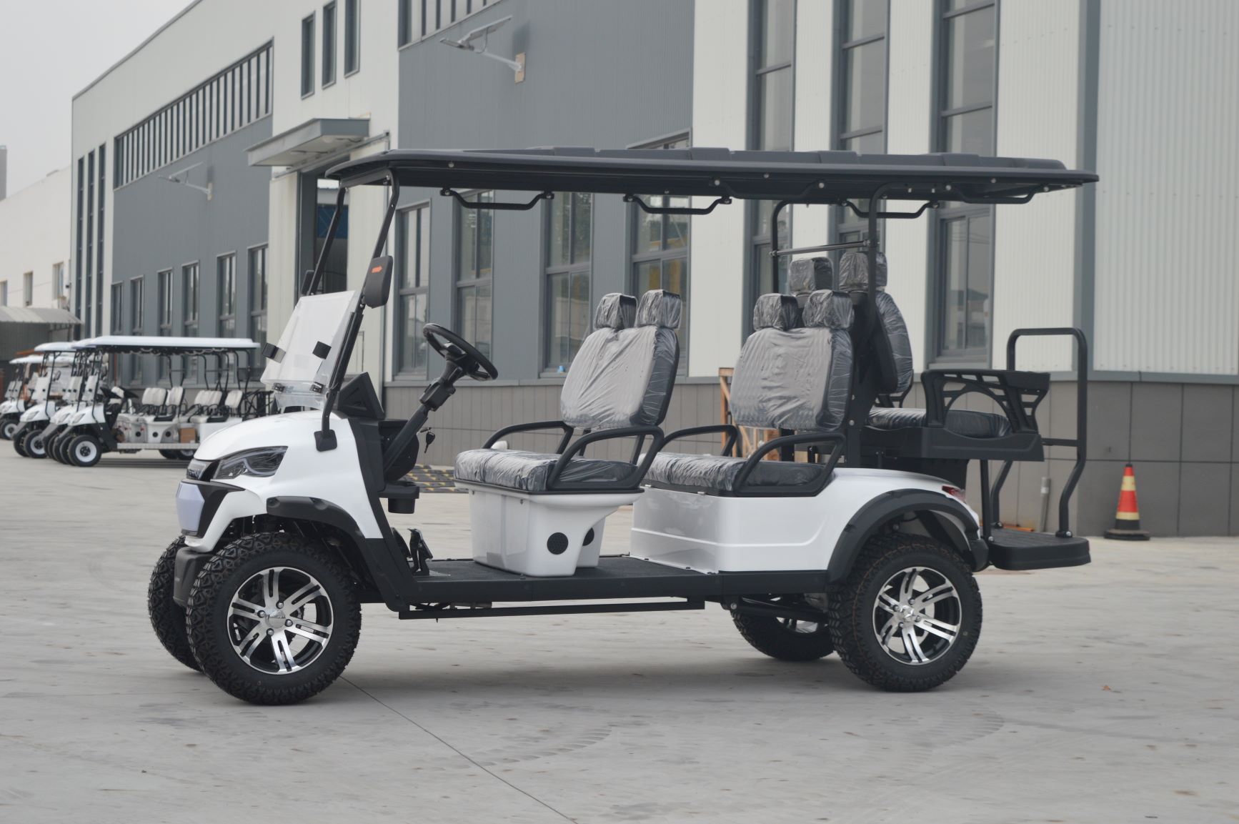 High Performance Luxury 6-seater Street Legal Lithium Battery Electric Off-road Golf Cart 3.5KW AC Motor 90km Range for Campsite