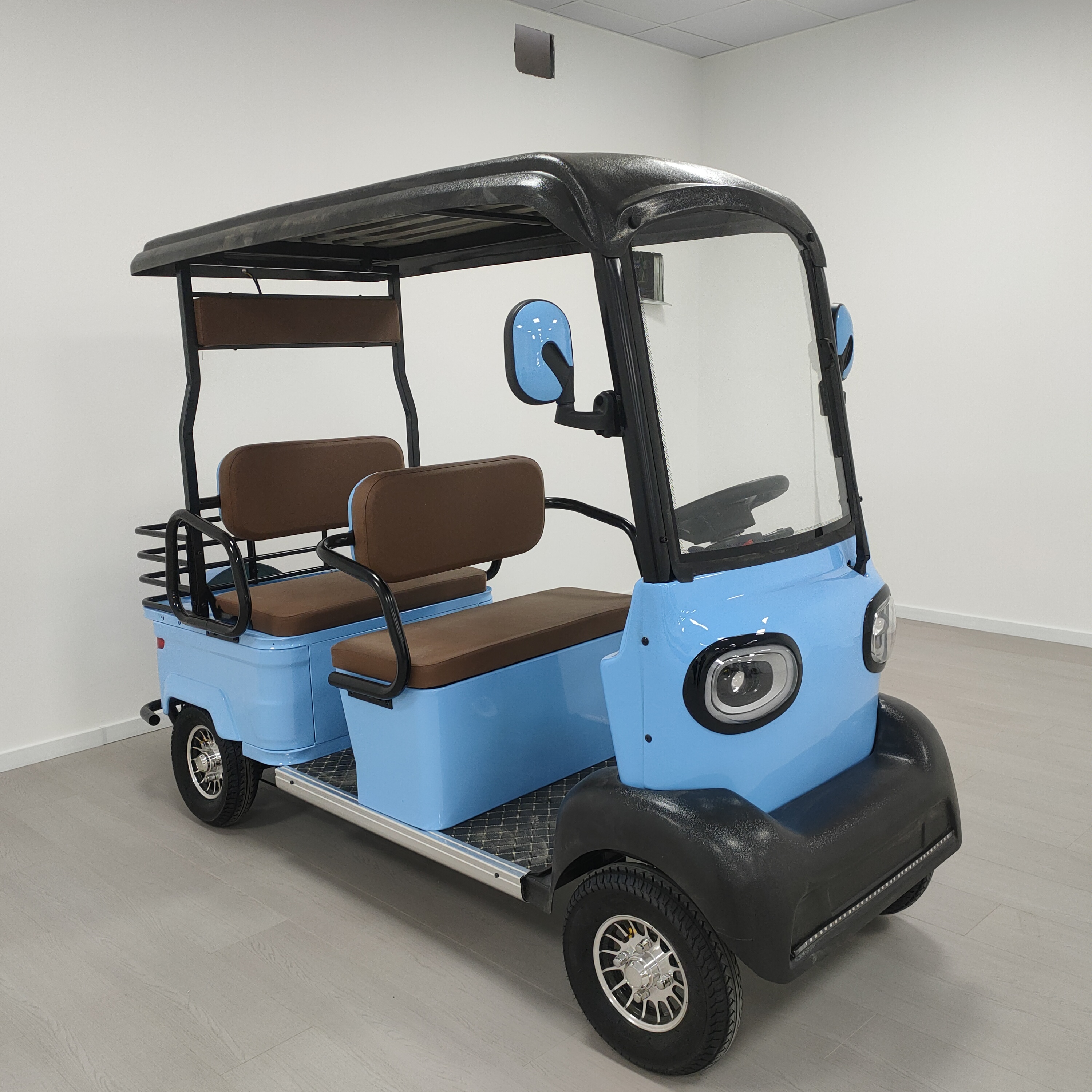 Hot Sale New Design 4-Wheel Electric Golf Cart 3-4 Passenger Transport 60V Battery 30-50km/h Outdoor Use
