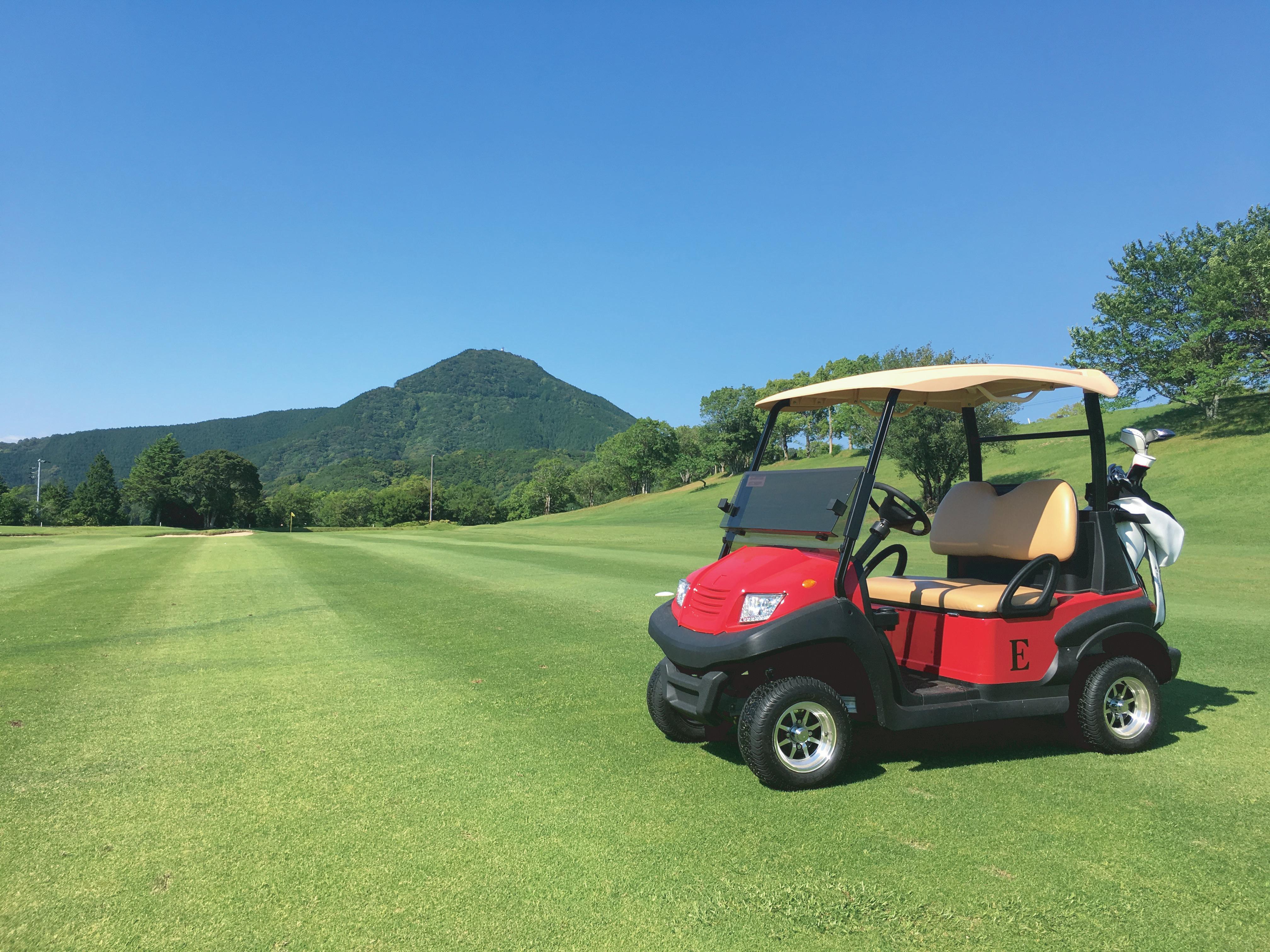 Multifunctional golf cart in use