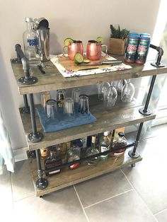Wooden Star Hotel Movable Round Wine Trolley Rolling 2 Tier Cart Rack Bar Service Storage Cart for Hotel and Restaurant