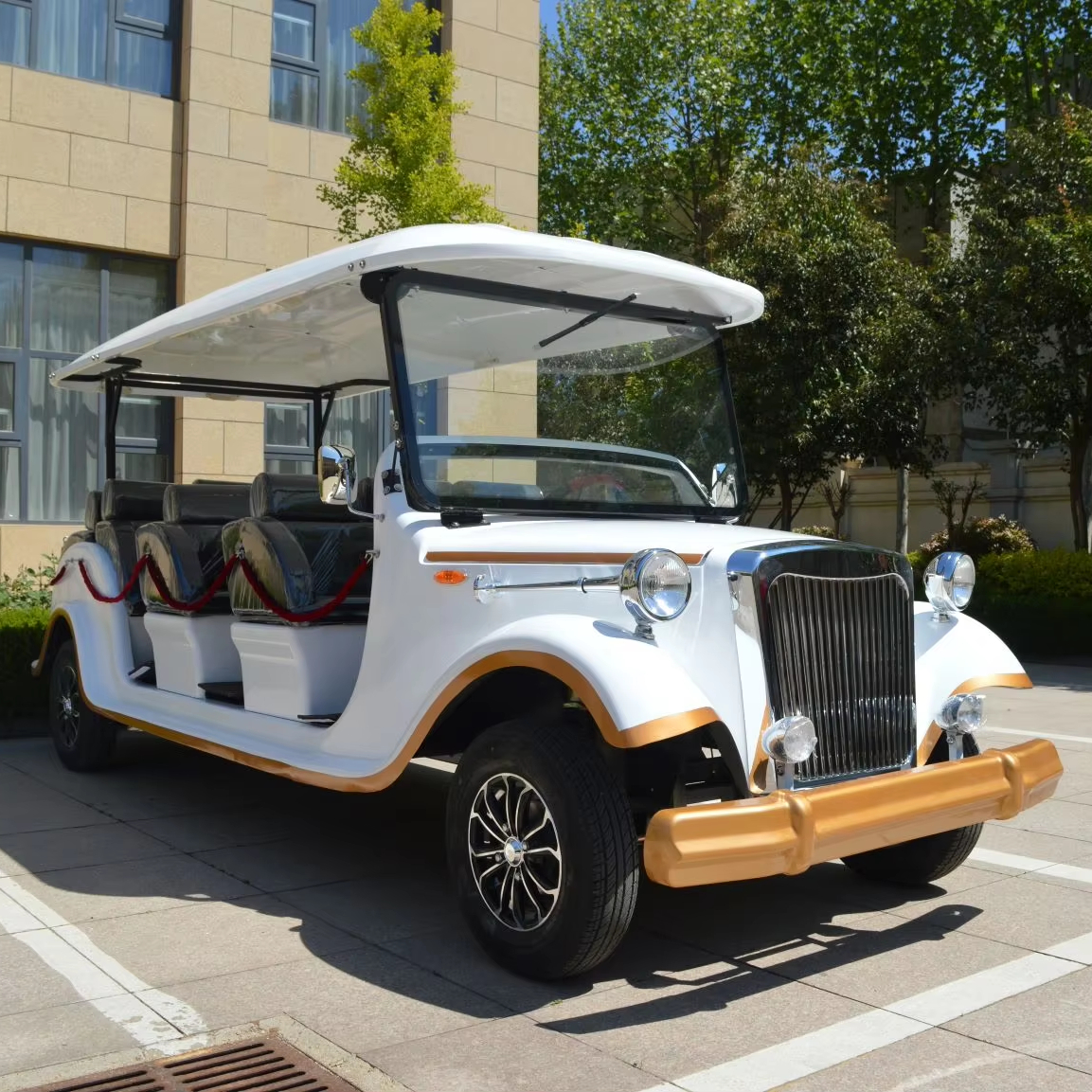 Luxury 12 Passenger Electric Classic Resort Shuttle 72V Low Noise Vehicle for Hotel Guest Transfer Resort Tour