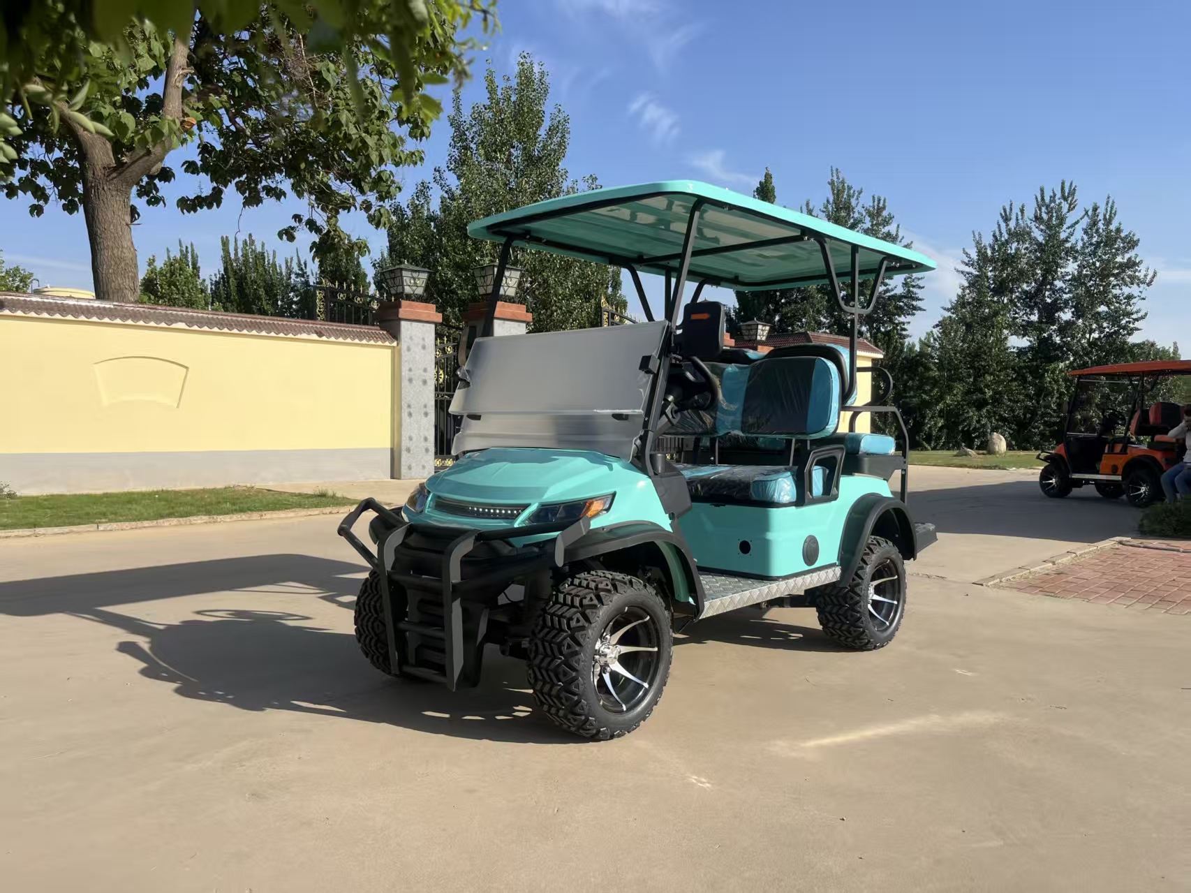 Customizable High Climbing Ability 4 Seater Electric Golf Cart Utility Club Car with All Terrain Tires for Golf Course