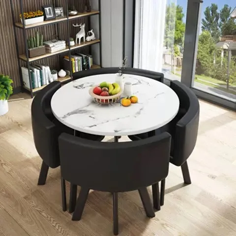 Mesa e cadeiras