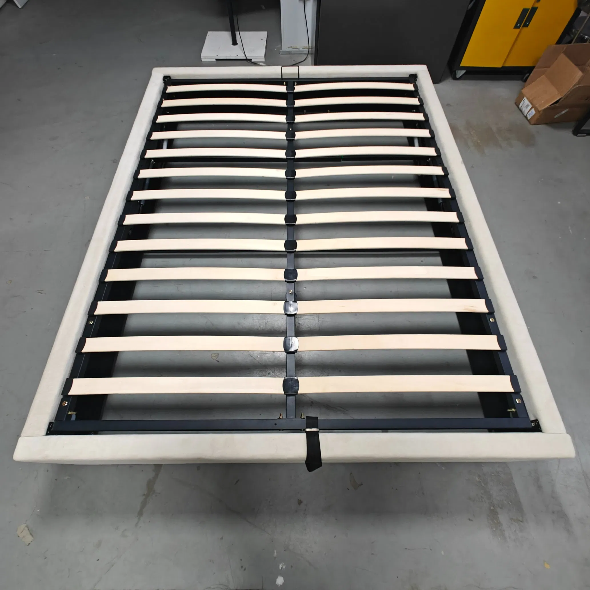 Estrutura de Cama Estofada da Polônia UE com Baú de Cama e Barra de Levantamento Grande Espaço de Armazenamento 160 X 200 Cm Estrutura de Cama de Veludo com Suporte de Ripas de Madeira para Cama de Hotel