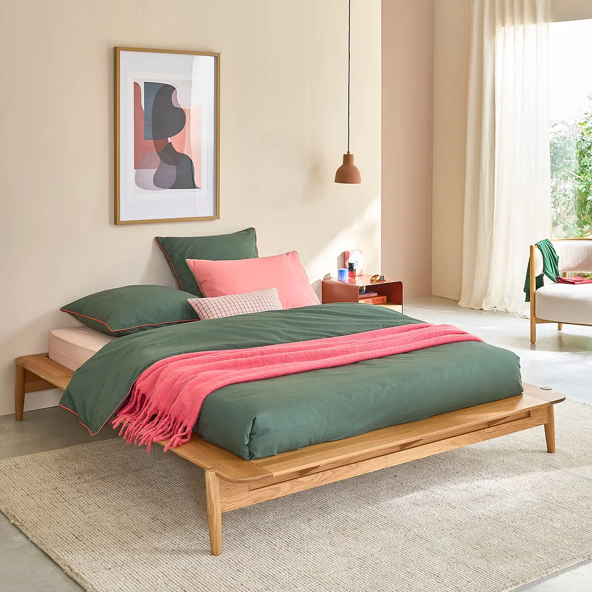 Cama plataforma moderna de madeira maciça flutuante com suporte de ripas para quarto