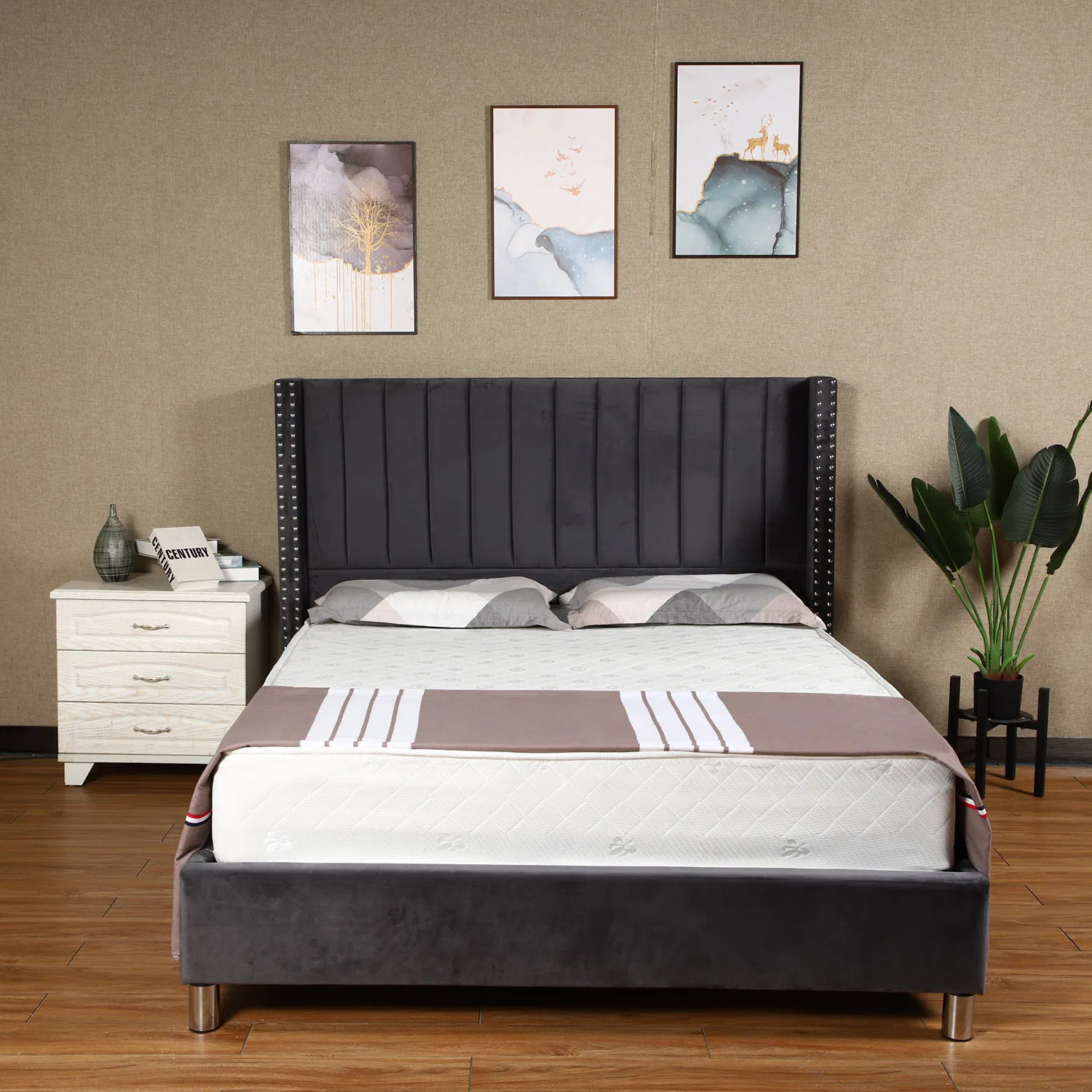 Cama Plataforma Estofada Tamanho Queen com Cabeceira e Pés