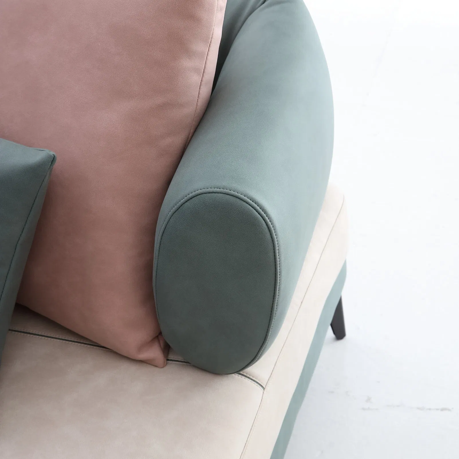 Chesterfield Furniture Room Wholesale Market Livingroom Furniture Sofa with 4 Seaters