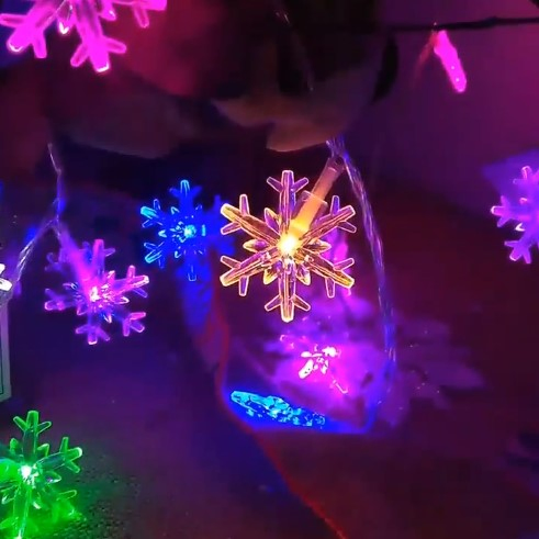 Cortina de Luzes de Natal com Guirlandas Internas, Fita de Luzes de Fada, Alimentada por Bateria, LED Branco Quente, Lâmpada de Floco de Neve