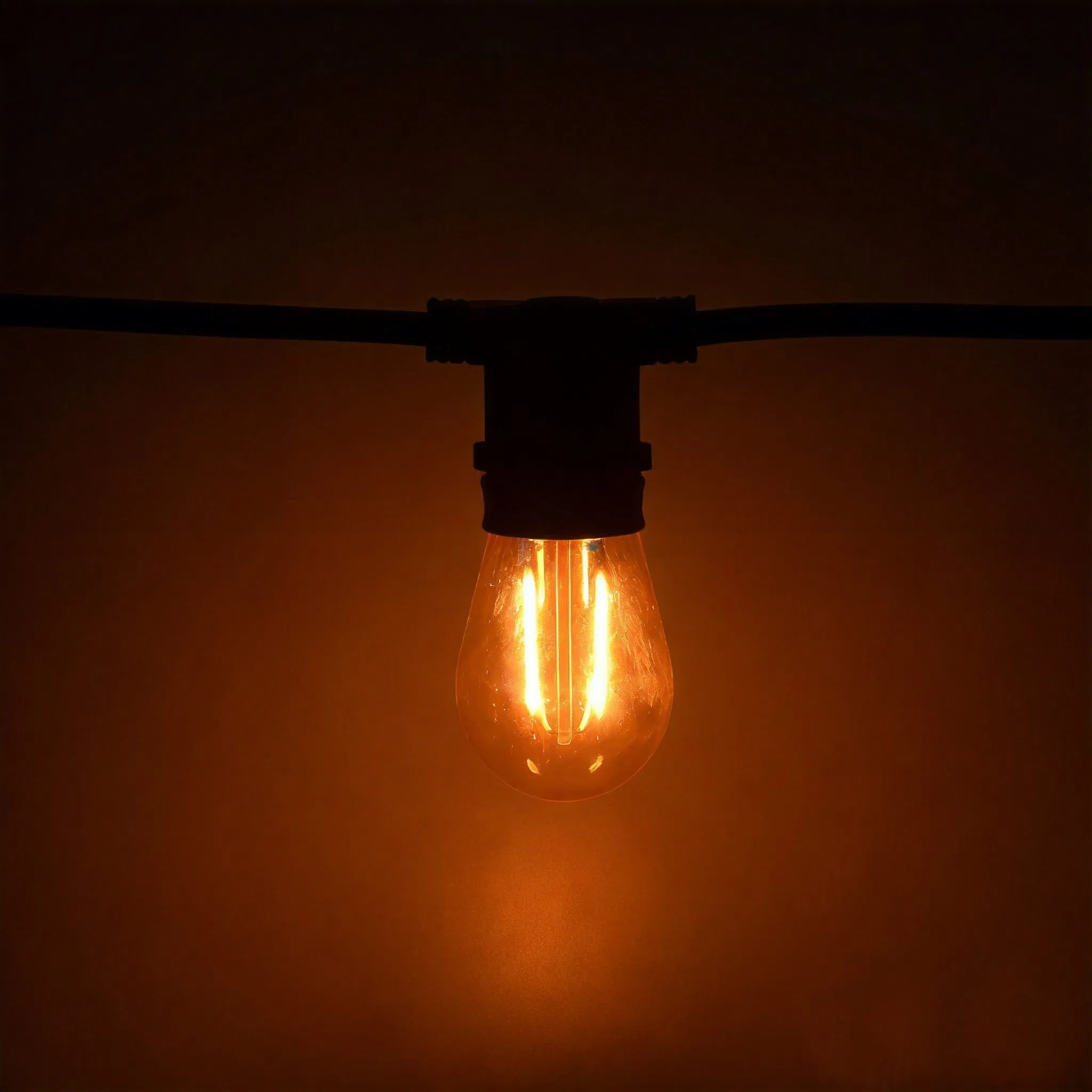Luz de Cordão LED para Exterior de Alta Resistência e Grau Comercial com Lâmpadas Vintage Shatterproof Edison