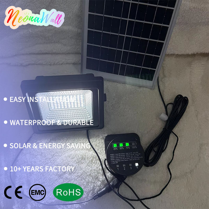 Luz de Inundação com Sensor de Movimento 70-LED Alimentada por Energia Solar Quatro Modos Ajustáveis Controle por Cordão de Puxar Exibição do Nível da Bateria à Prova d'Água Jardim