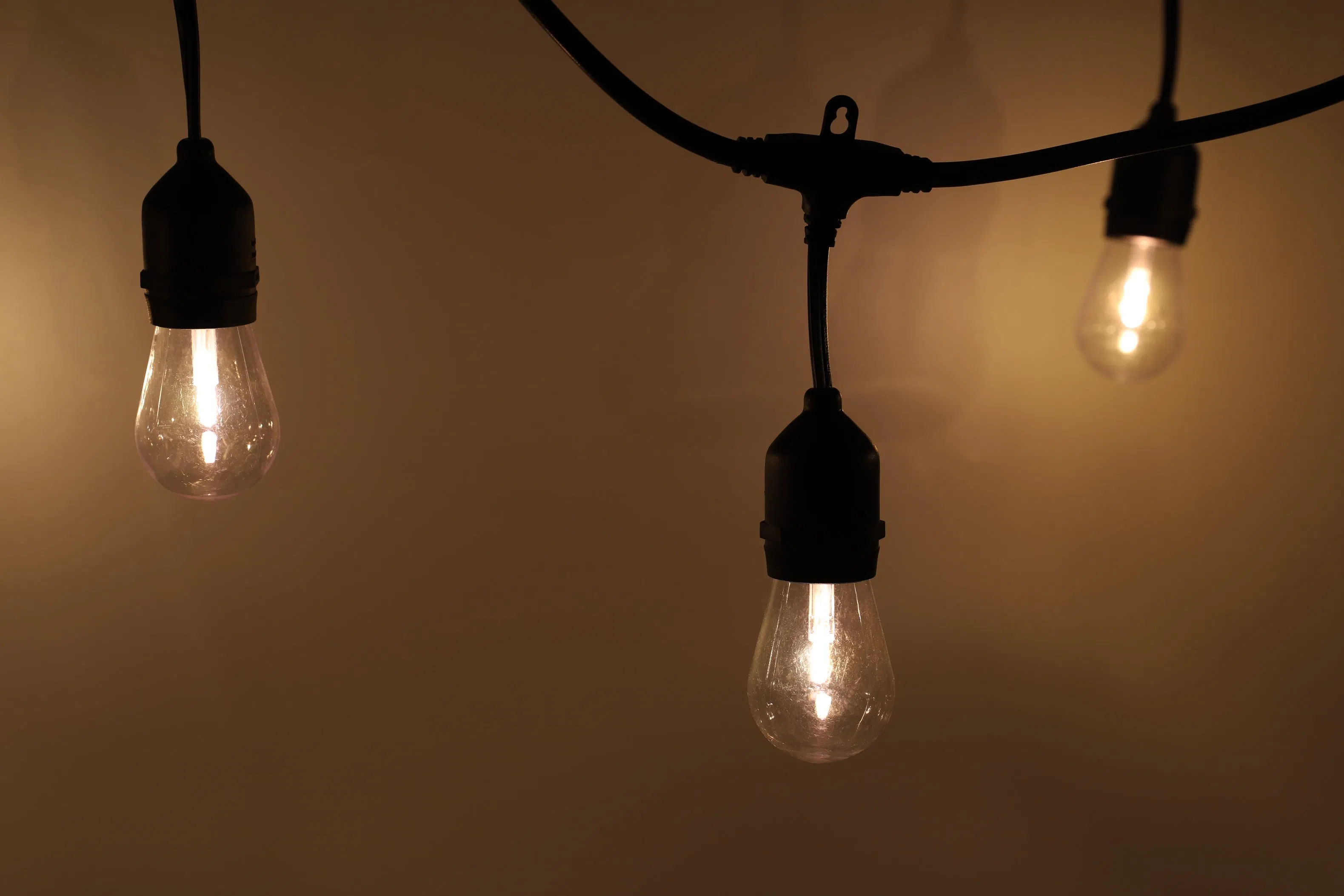 Luz de corda vintage com bulbo Edison à prova d'água e energia solar personalizada para exteriores