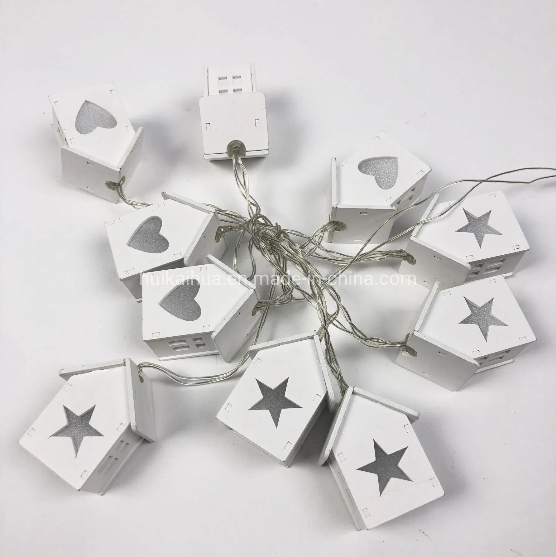 Decoração em forma de casa de madeira com luzes LED em corda alimentadas por bateria para decoração do quarto infantil no Natal