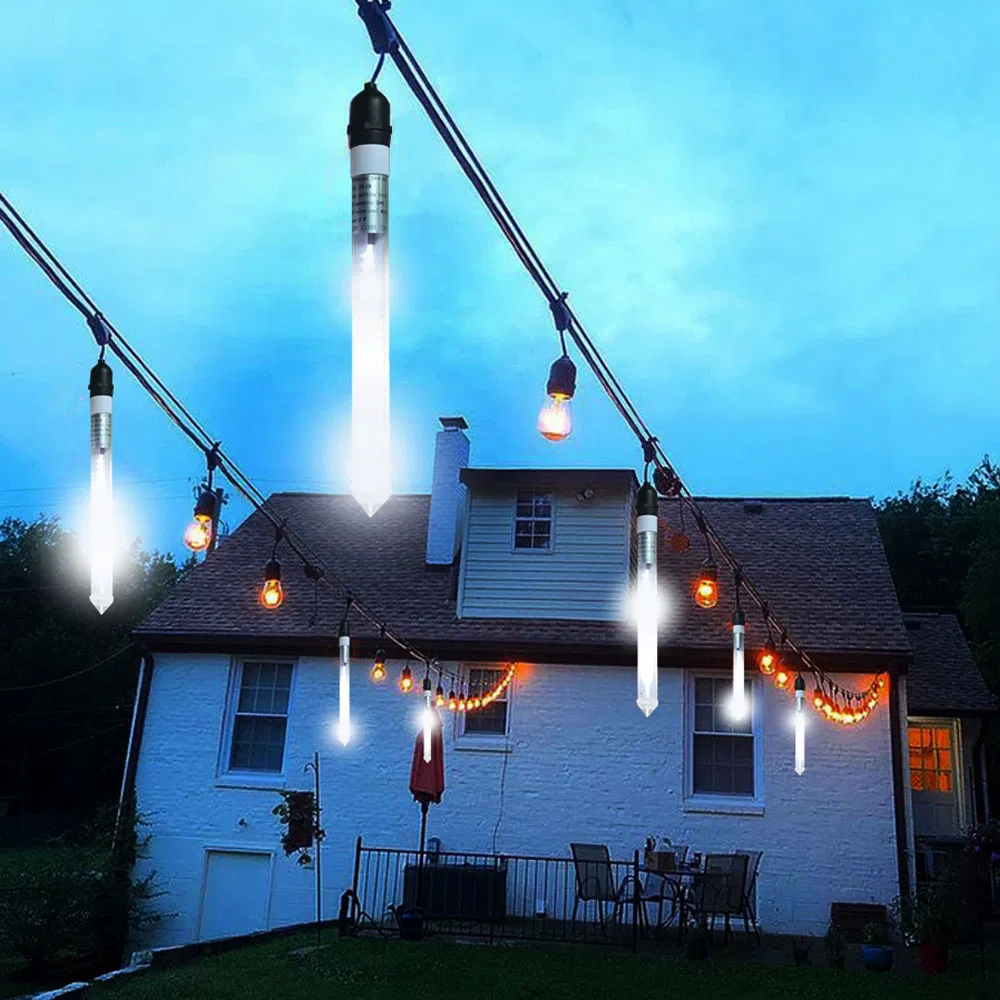 Exemplo de Iluminação Externa com Chuva de Meteoros LED