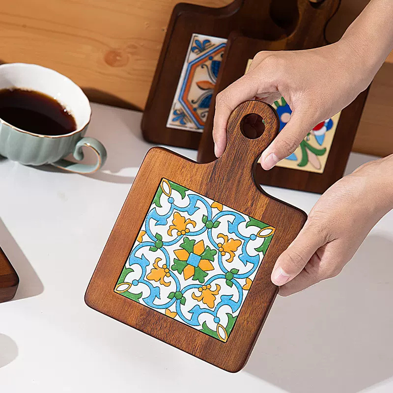 2026 Nuevo soporte de madera con mango y patrón de color esmaltado resistente al calor para olla caliente