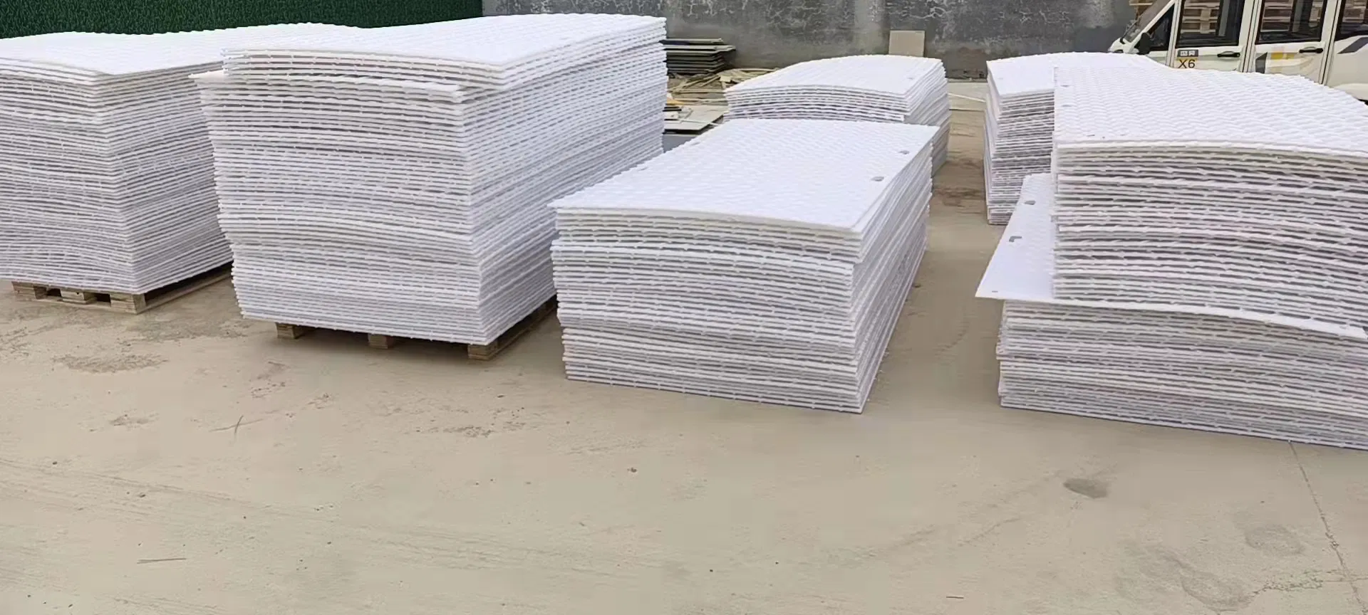 Mat de Protección de Suelo Duradero con 4 Agujeros Seguros para Estabilidad