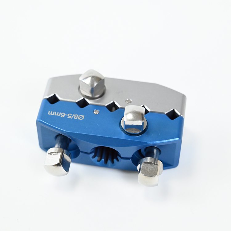 Fixator Details 2