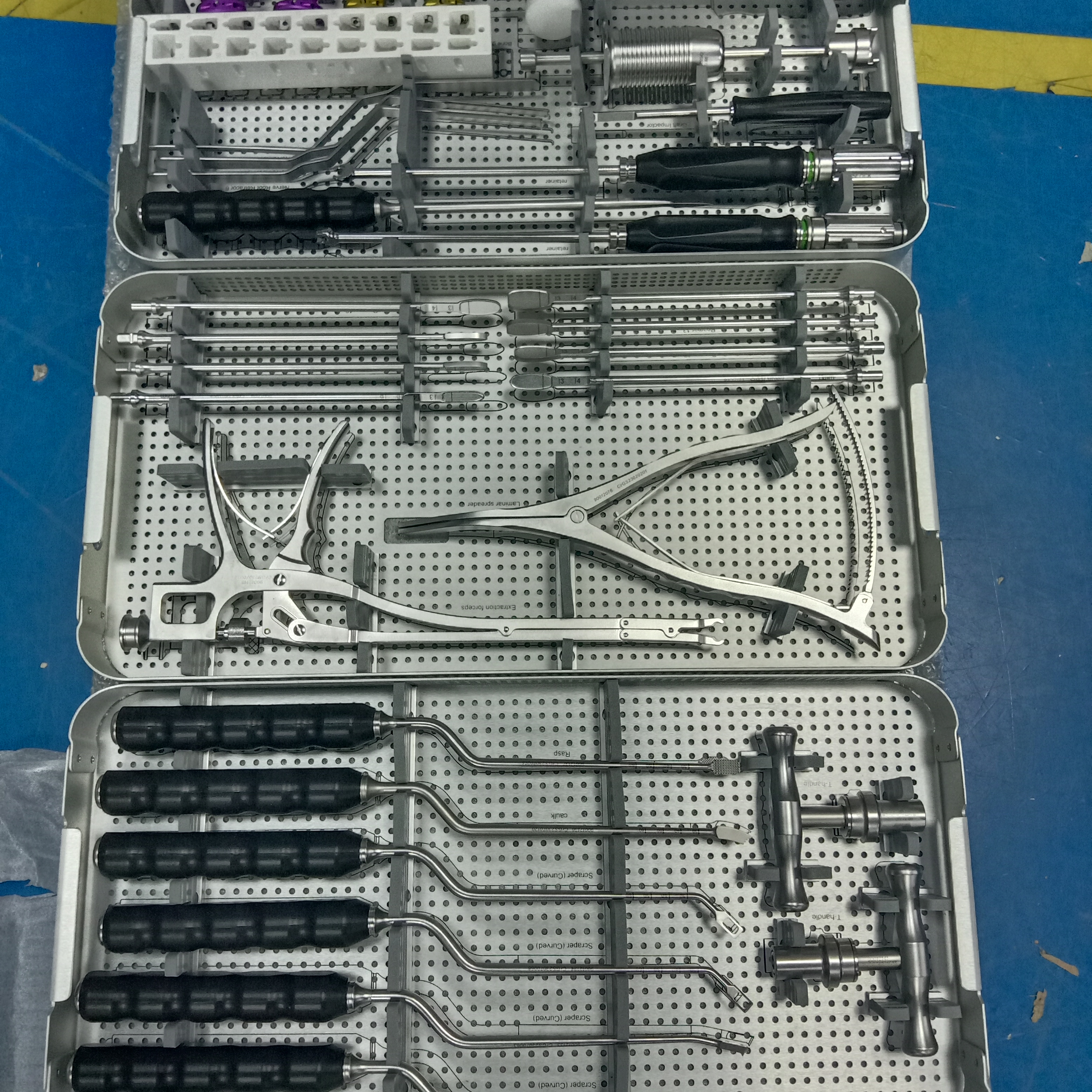 Custom-Made Surgical Medical Orthopedic Titanium Instrument Set Spinal Peek Cervical Implant TLIF Cage Bullet PLIF Electric