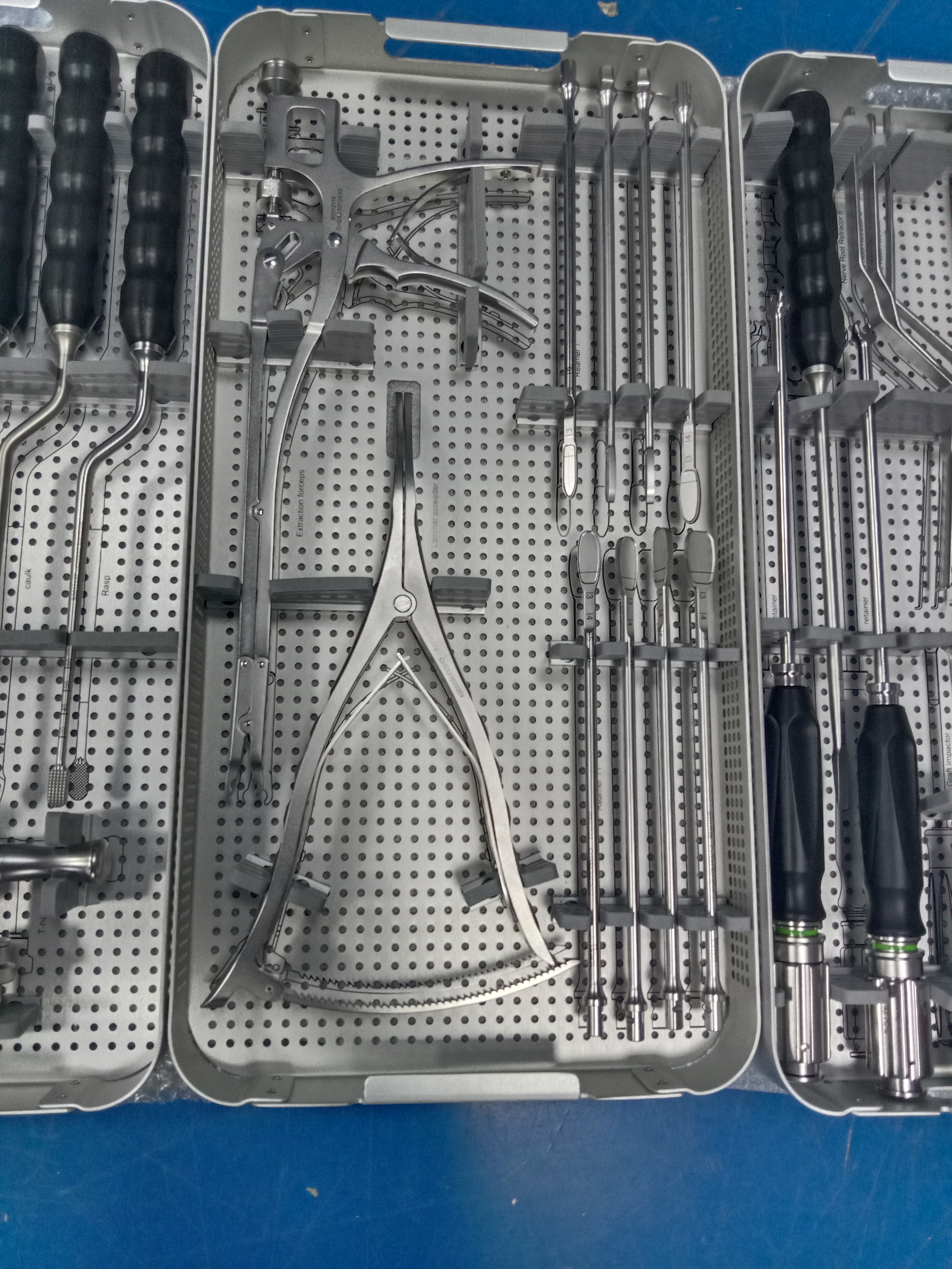 Custom-Made Surgical Medical Orthopedic Titanium Instrument Set Spinal Peek Cervical Implant TLIF Cage Bullet PLIF Electric