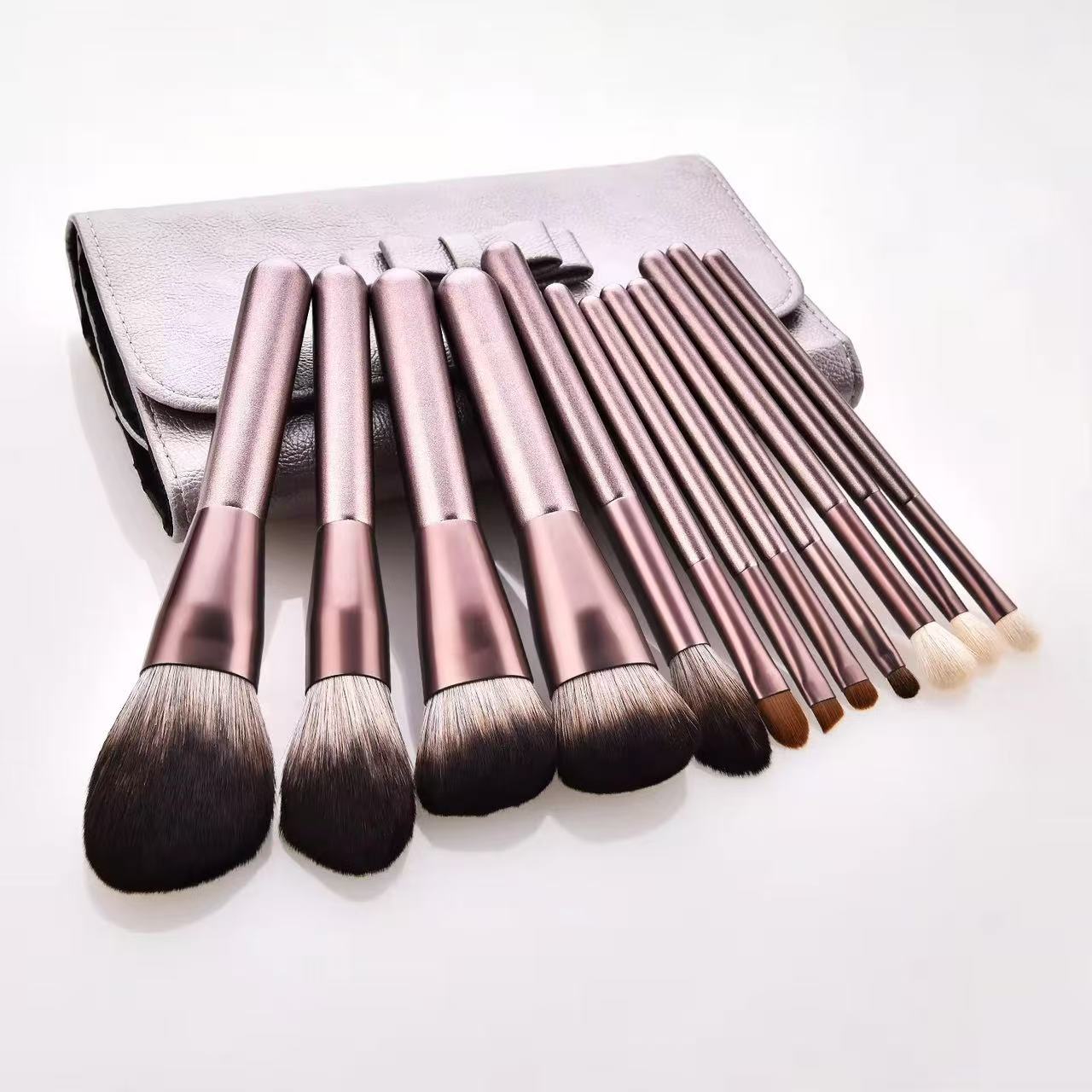 OEM Professional Custom Logo Fluffy Makeup Brushes Strong Pickup Even Powder Soft Skin Face Contour Portable Makeup Brush Set