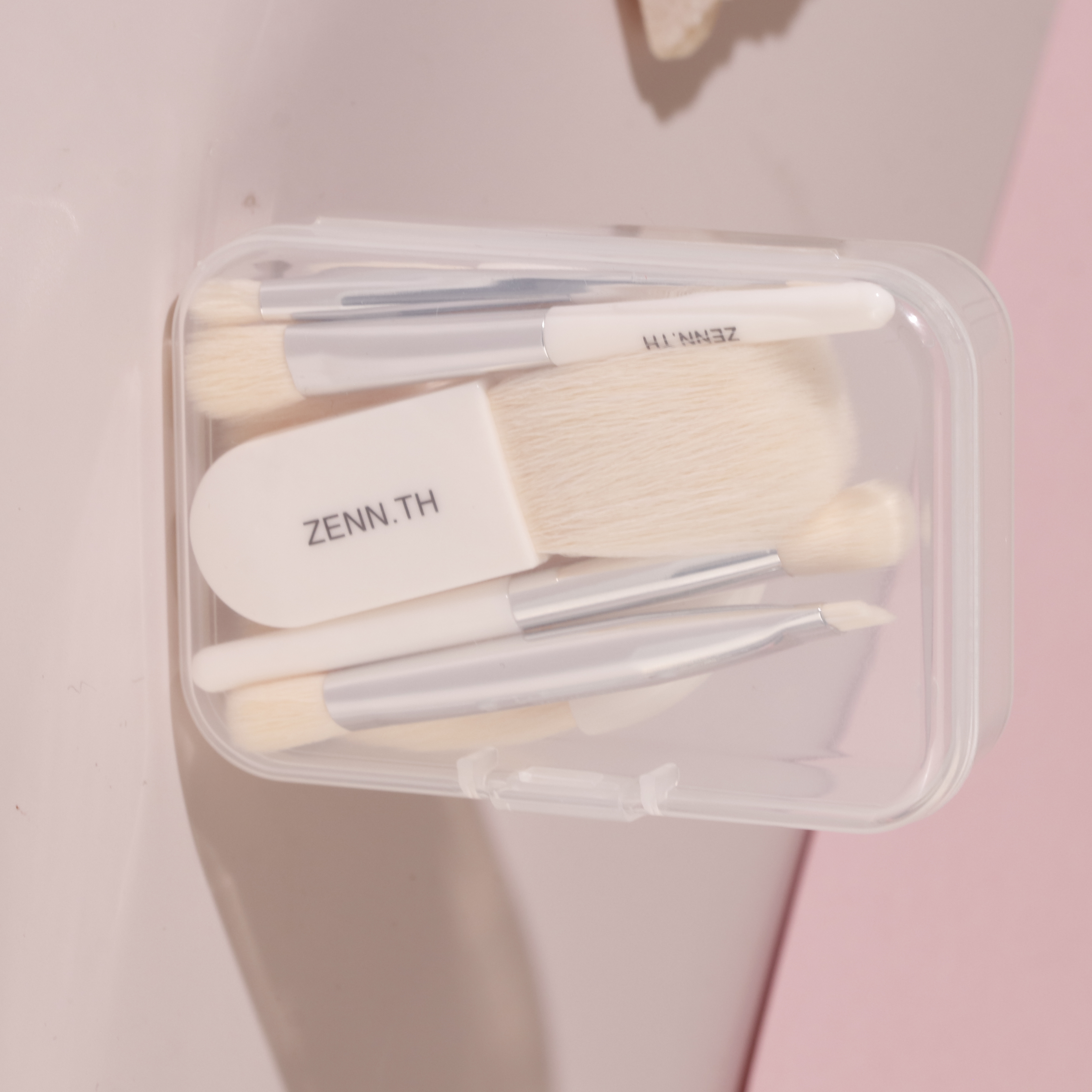 Portable 6pcs Complete Function Makeup Brush Set With Mirror for Women Mini Travel-Ready Shell Cosmetics Used With Foundation