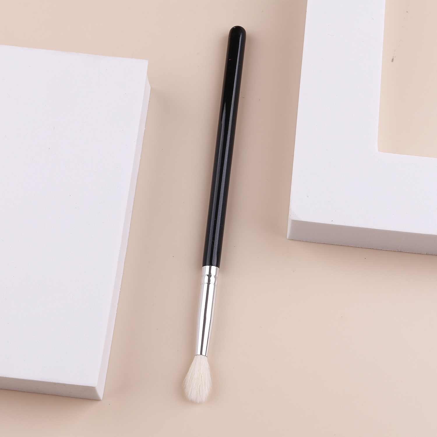 Wholesale New Design Natural Hair Eyeshadow Blending Brush Set Makeup Black Wood Handle for Concealer Lip Balm Eyegloss