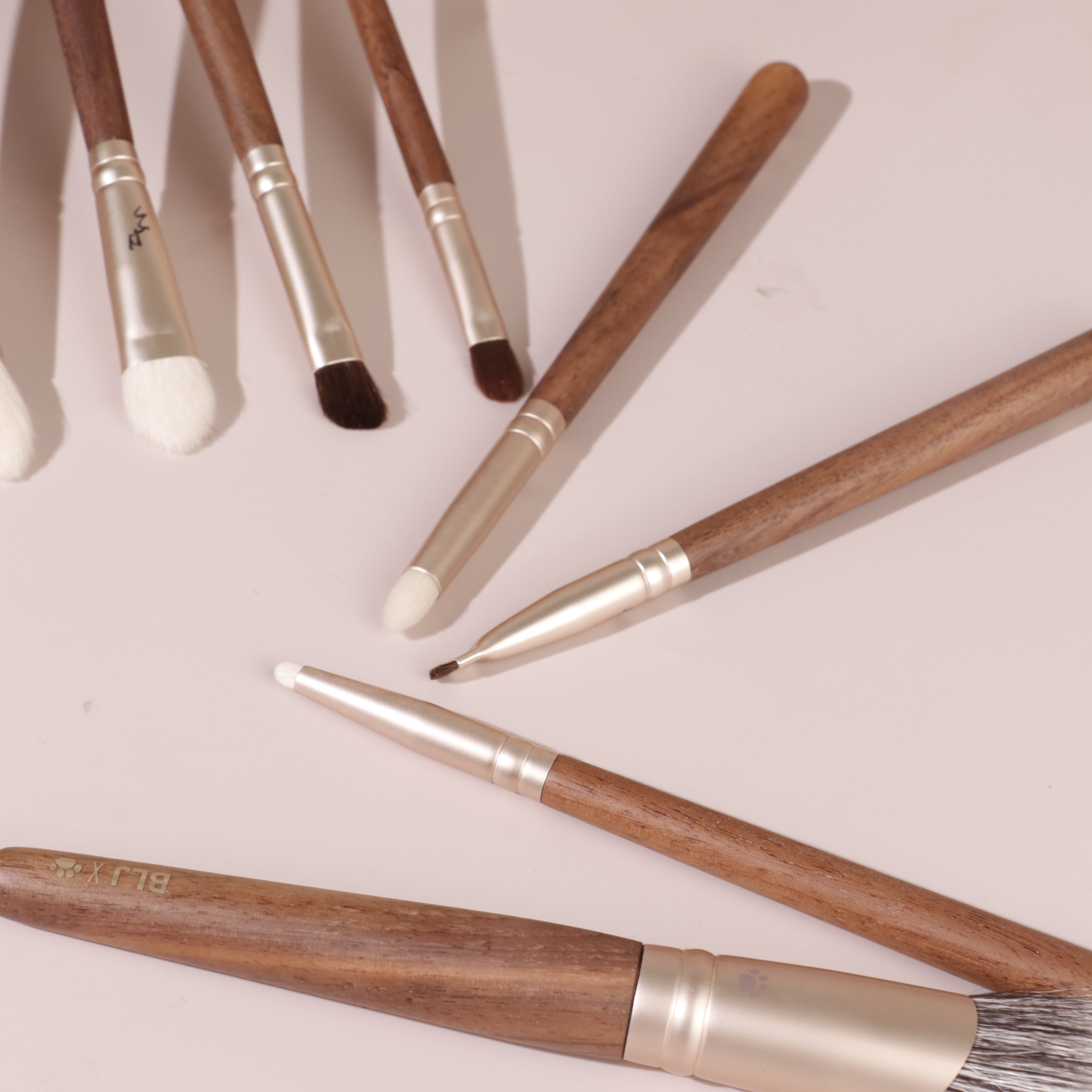 Yoly Professional Goat Hair Walnut Handle Makeup Brush Set Fan Flat Smudge Brushes For Face Eye Shadow Blush
