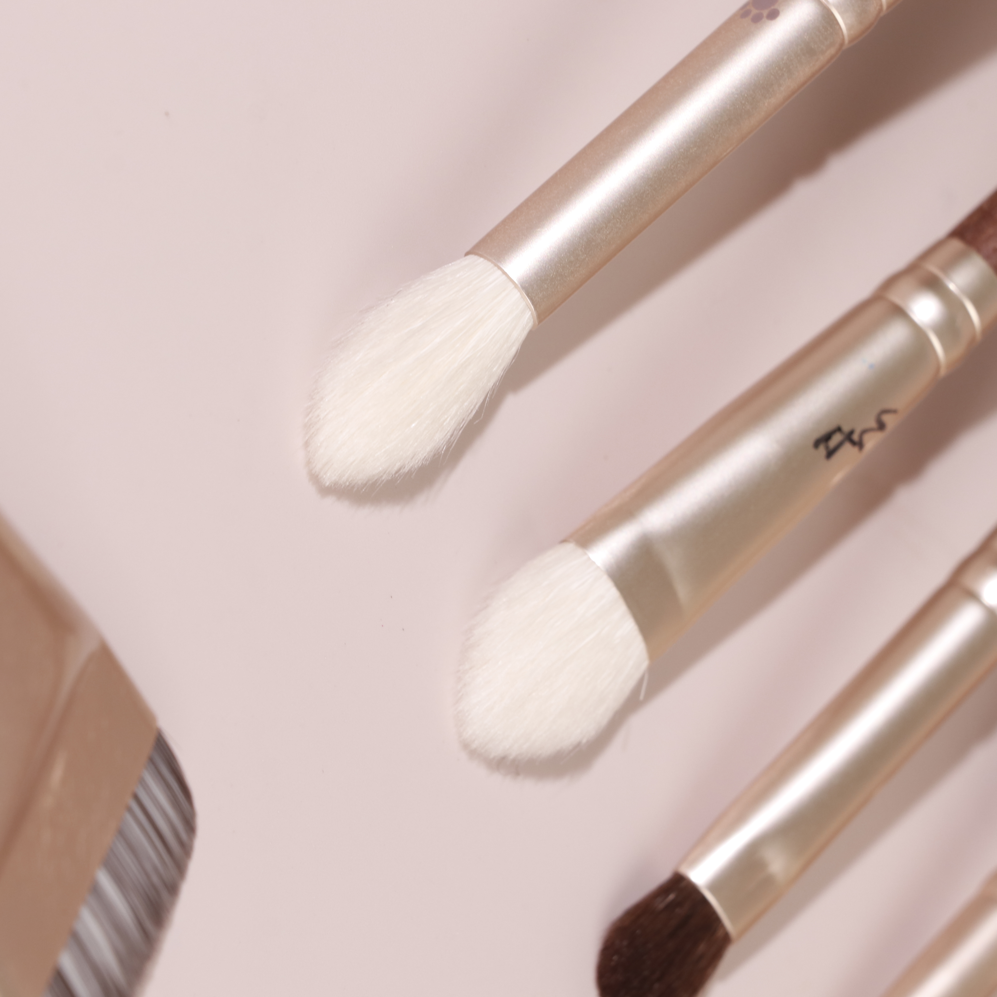 Yoly Professional Goat Hair Walnut Handle Makeup Brush Set Fan Flat Smudge Brushes For Face Eye Shadow Blush