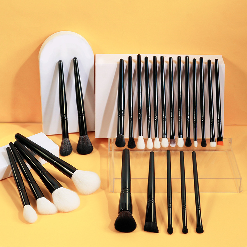 Luxury 24pcs Natural Premium Goat Hair Fan Brush Makeup Brushes Set Black Series High End Essential Wood Handle