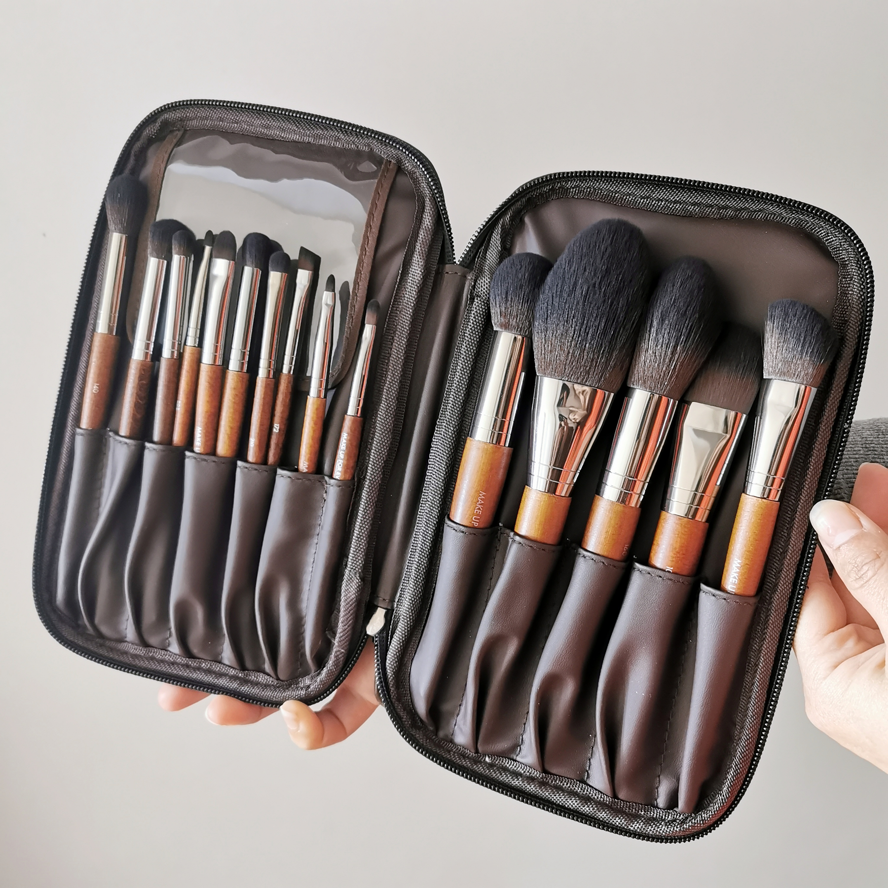 DailyQueen 12Pieces Professional Cosmetic Makeup Brush Kit Wooden Handle Synthetic Bristle Custom Logo Face Powder Foundation