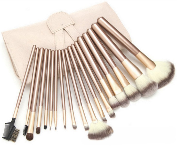 18Pcs Professional Wood Handle Synthetic Fibre Large Fan Brush Foundation Face Blending Brush Set Private Label