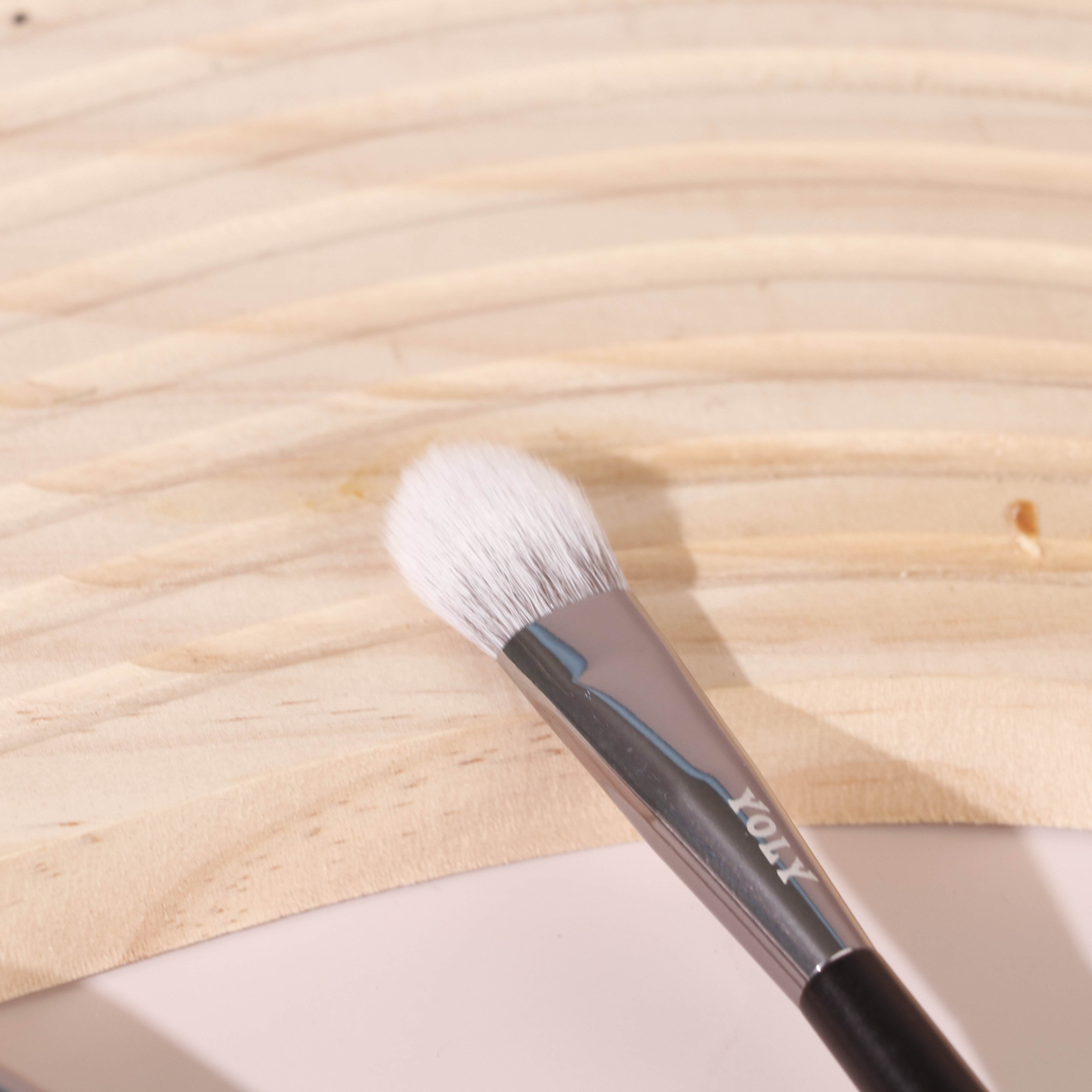 Professional Luxury Off-white Makeup Brush Set Custom Synthetic Hair Foundation Powder Eyeshadow Blending Brushes for Face