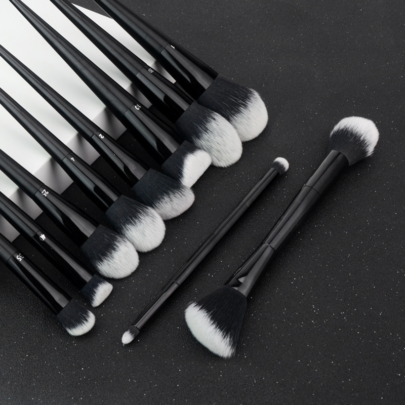 High Quality Custom Makeup Brush Set Including Powder Foundation and Concealer Brush