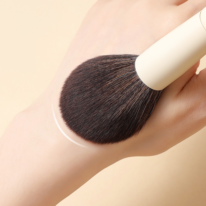 High Quality Custom Logo 13pcs Wood Makeup Brush Set Soft Loose Synthetic Hair Foundation Blush Eye Shadow Highlighter for Face