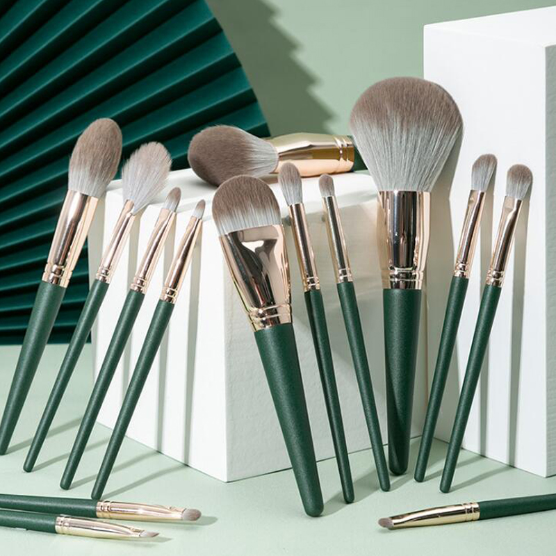 Private Label 14pcs Green Wooden Handle Cosmetic Makeup Brush Kits Natural Hair Vegan Makeup Brushes Set