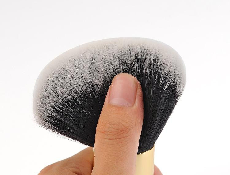 Luxurious Large, Soft Vegan Kabuki Brush Set Multi-Functional Powder Brushes Black