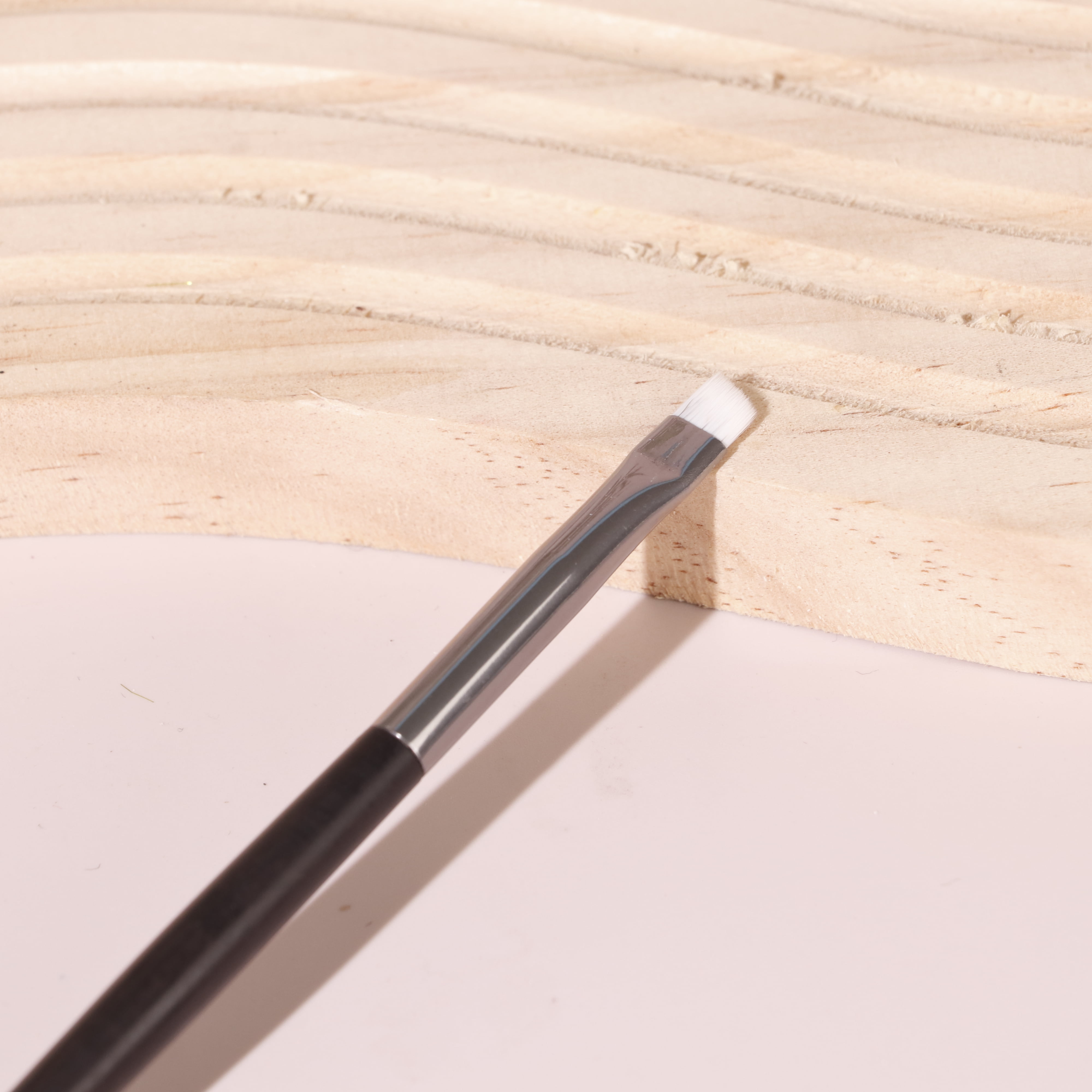 Professional Luxury Off-white Makeup Brush Set Custom Synthetic Hair Foundation Powder Eyeshadow Blending Brushes for Face