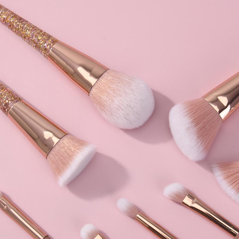2024 New Arrival Makeup Brush Set with Popular Fan Style Eco-Friendly Soft Wooden Handle Wholesale Clearance Sale Face Use