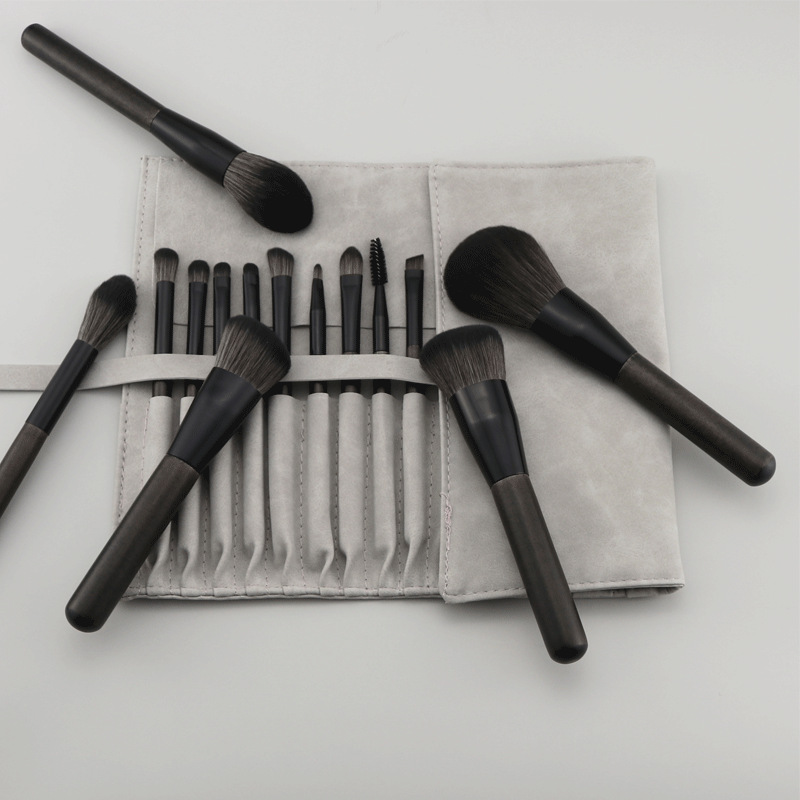 Professional Luxury High Quality Silky Soft Synthetic Hair Vegan Wooden Handle Fan Brush Face Concealer Eyeshadow Custom Brush