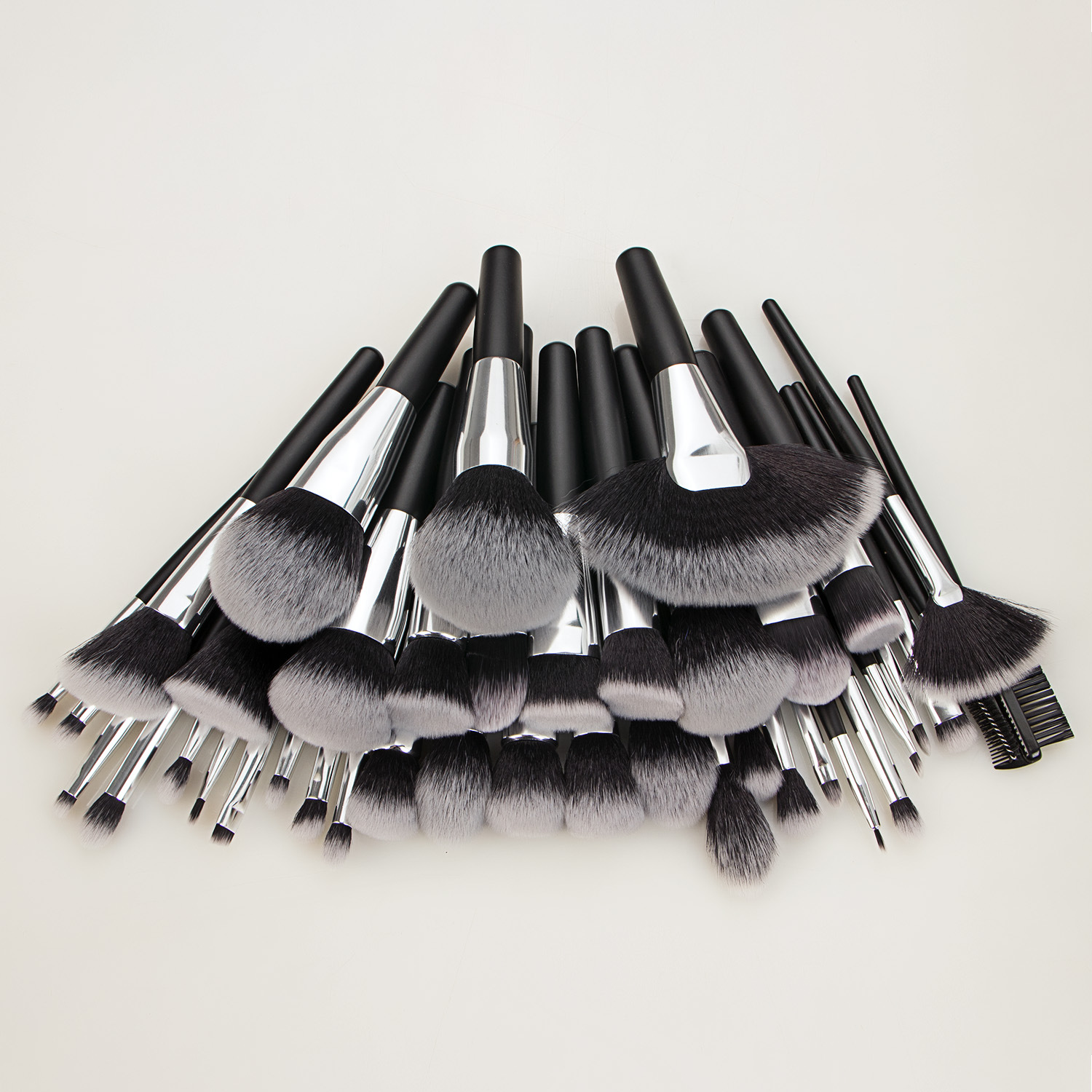 40Pcs Professional Cosmetic Brush Set Wooden Handle Synthetic Hair Face Use Makeup Brush Set Free Headband