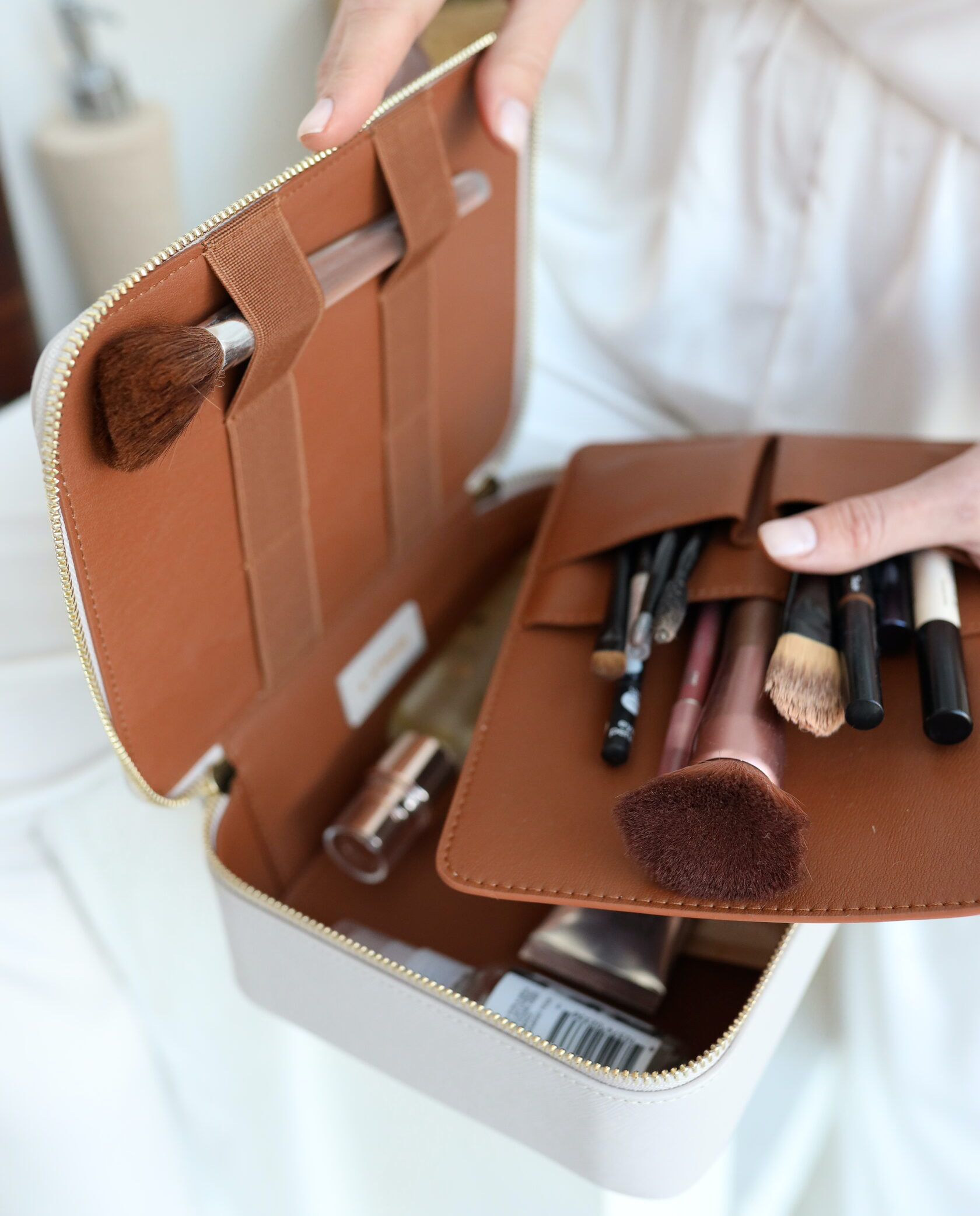 Makeup case detail 4