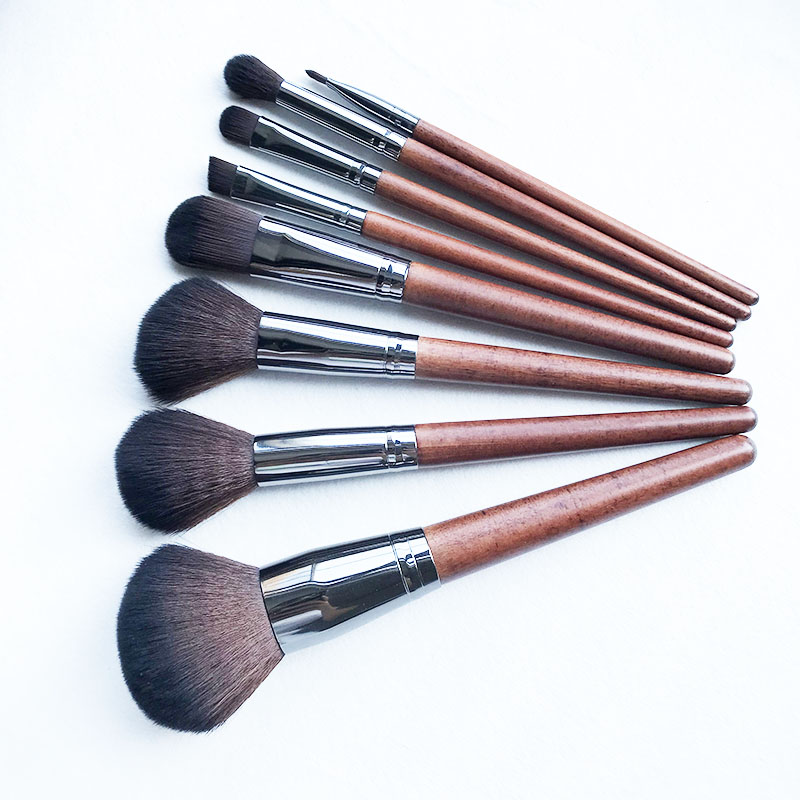 8pcs Quality Makeup Brushes Set 95g Natural Wood Handle Color Eye Shadow Blush Foundation Blending Blush Face Shading Brush