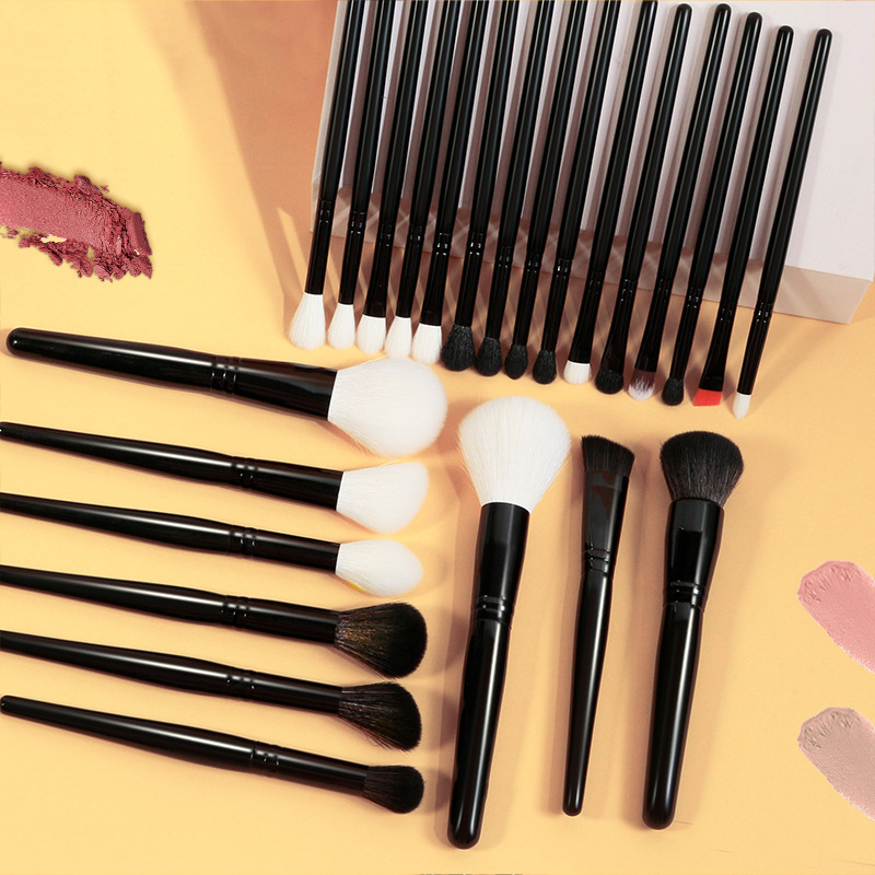 Luxury 24pcs Natural Premium Goat Hair Fan Brush Makeup Brushes Set Black Series High End Essential Wood Handle