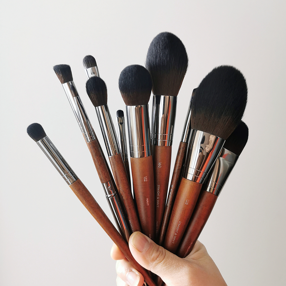 DailyQueen 12Pieces Professional Cosmetic Makeup Brush Kit Wooden Handle Synthetic Bristle Custom Logo Face Powder Foundation