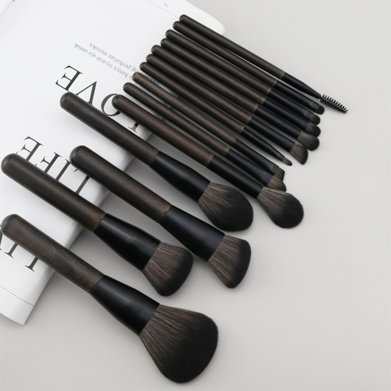 Professional Luxury High Quality Silky Soft Synthetic Hair Vegan Wooden Handle Fan Brush Face Concealer Eyeshadow Custom Brush
