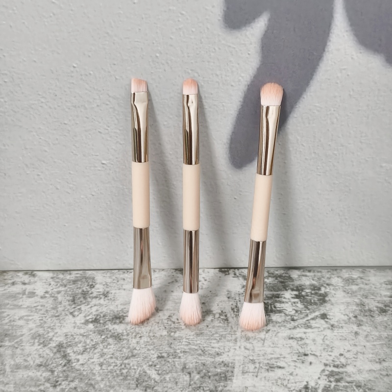 Portable Mini Makeup Brush Set with Soft Synthetic Hair and Plastic Handles for Travel Use on Face for Blush Eyeliner Eyeshadow