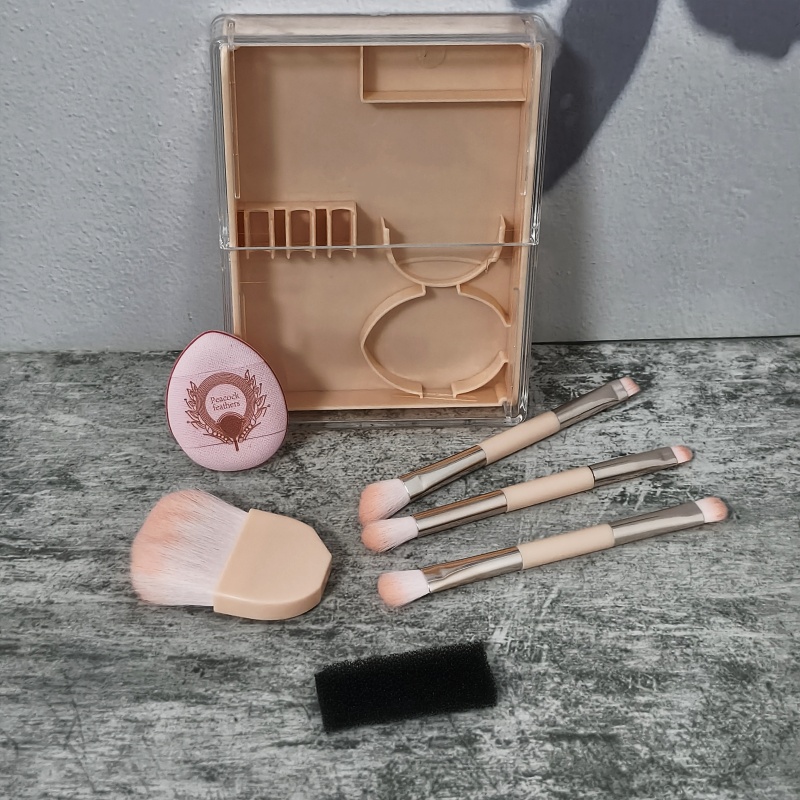 Portable Mini Makeup Brush Set with Soft Synthetic Hair and Plastic Handles for Travel Use on Face for Blush Eyeliner Eyeshadow