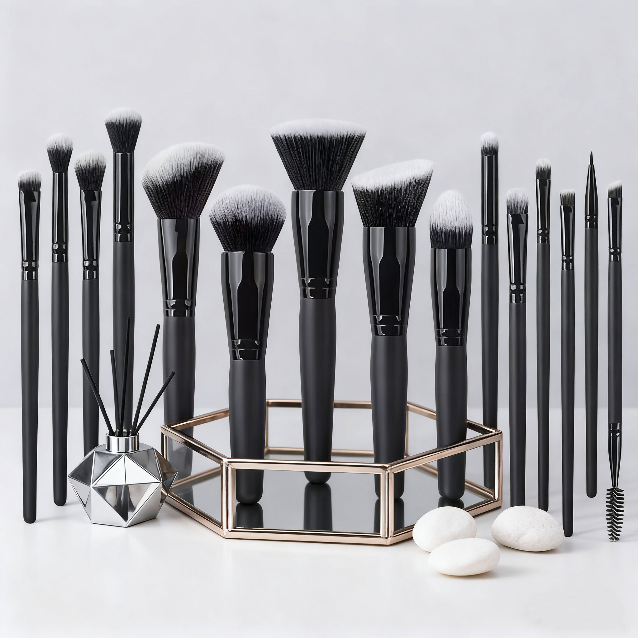 OEM Professional 15-Piece Makeup Brushes Synthetic Fibre Face Concealer Highlighting and Face Application Makeup Brush Set